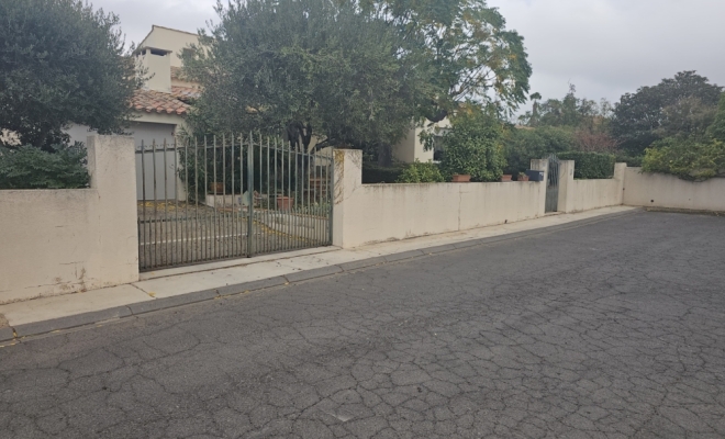 REPRISE D'UN MUR DE CLÔTURE A AGDE, Vias, ACA-BAT